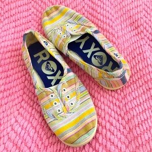 OLD SCHOOL Roxy kicks. Fits like a women’s 6